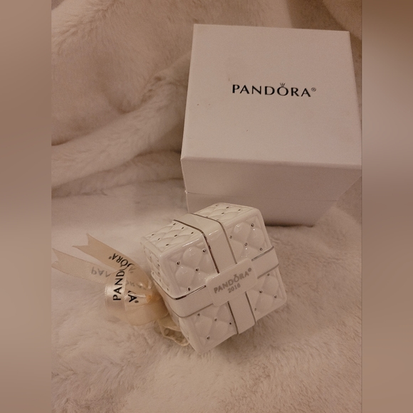 PANDORA Present Ornament - Picture 4 of 8